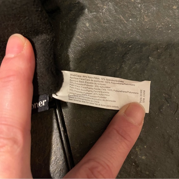 NWOT Isotoner Black Chevron Gloves - Picture 12 of 12